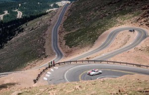 派克峰爬山赛有多难？最高海拔4302米，共156个弯！